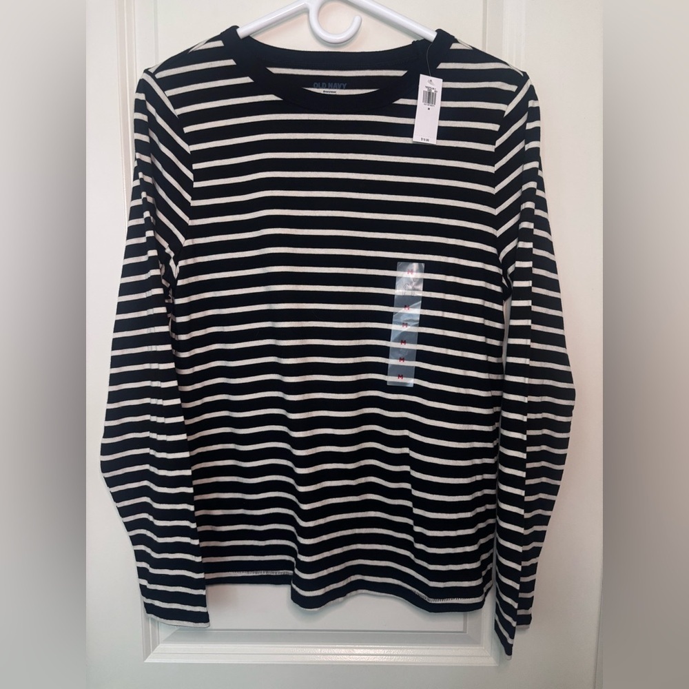 NWT Old Navy Women’s Black and White Striped Long Sleeve Tee size M